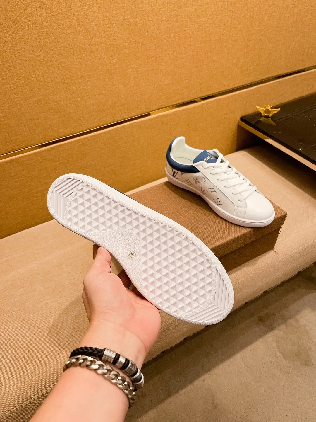 Men's shoes 💰 380💰🔥【LV】🔥 Louis Vuitton, high-end men's shoes brand, official website 1:1 latest masterpiece: the upper is made of Italian imported first-layer cowhide with a comfortable and breathable lining➕original non-slip and wear-resistant outsole🔥, making walking more convenient and comfortable! An exclusive new model, a stunning work, a beautiful 1:1 replica [color] compared to the official quality! Create a fashionable personality to set off your uniqueness! A must-have for trendy men! Classic🔥Size: 38-44 Color: 🔥Multiple colors available🔥